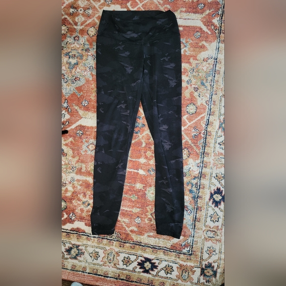 ColorfulKoala leggings Black And Gray Size Medium- Abstract Pattern- Anklelength - Picture 1 of 2